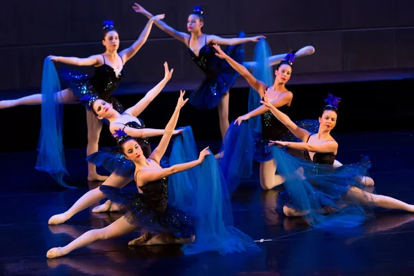 Dancers of dance school during performances ballet — Stock Photo, Image