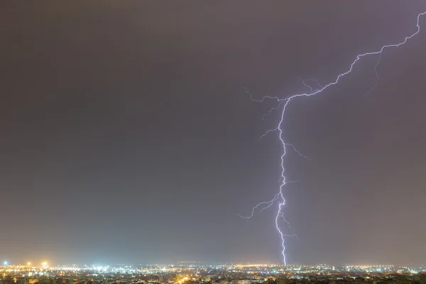 Lightning storm strikes the city of Thessaloniki, Greece — Stock Photo, Image