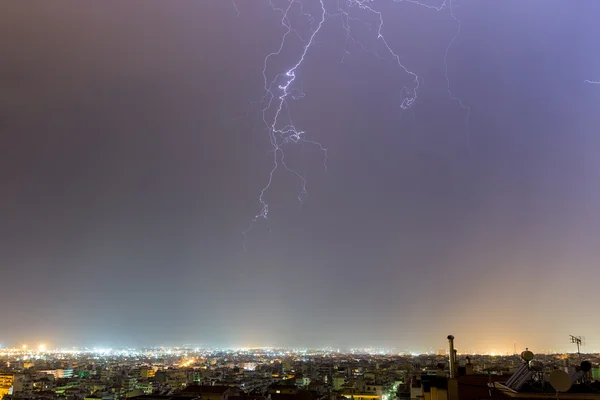 Lightning storm strikes the city of Thessaloniki, Greece — Stock Photo, Image