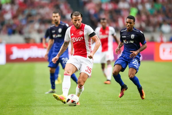 Liga de Campeones de la UEFA tercera ronda de clasificación entre Ajax vs PAO —  Fotos de Stock