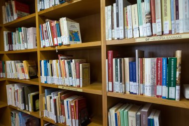 Thessalonik Üniversitesi Kütüphane raflarında ilgili kitaplar