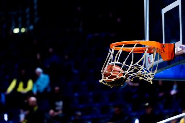 Basketbol topu net geçiyor