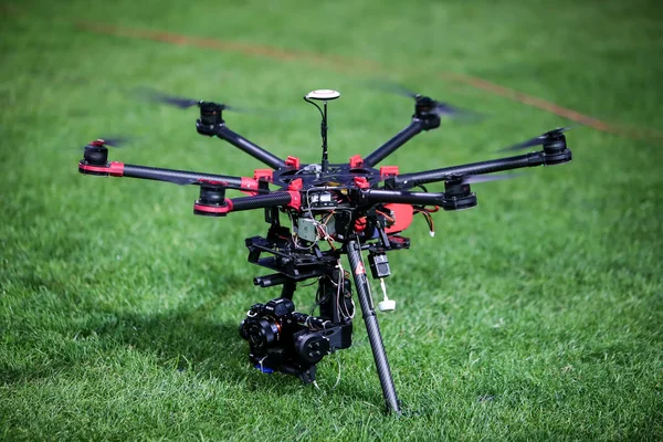 DJI S900 Drone med monterad digitalkamera Sony A7 — Stockfoto