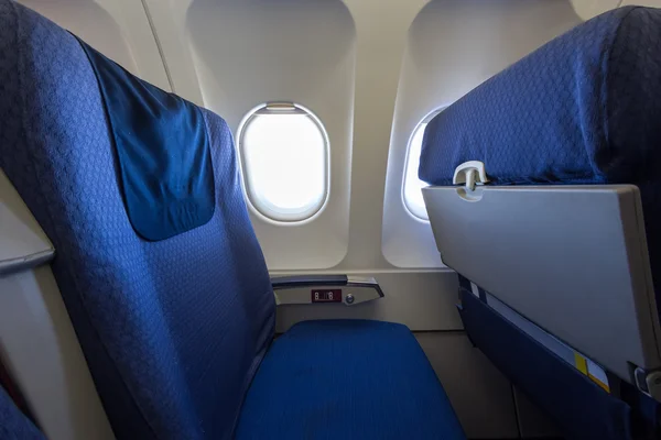 Asiento y ventana del avión dentro de una aeronave . —  Fotos de Stock