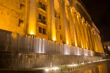 Rustaveli Bulvarı'nda bina Parlamento.