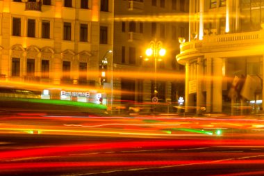 Özgürlük Meydanı'nda gece ışık ile Tiflis Merkezi 