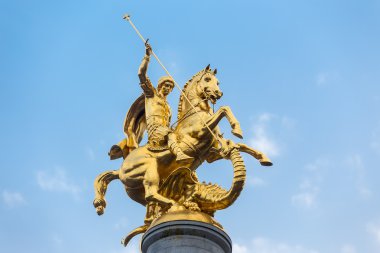 St. George ve Tiflis, Gürcistan'daki ejderha heykeli