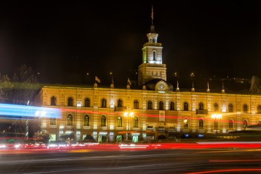 Özgürlük Meydanı'nda gece ışık ile Tiflis Merkezi 