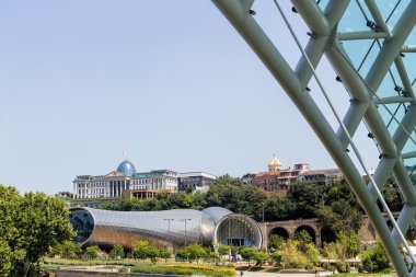 Sergi Salonu ve Cumhurbaşkanlığı Sarayı Modern Tiflis vardır
