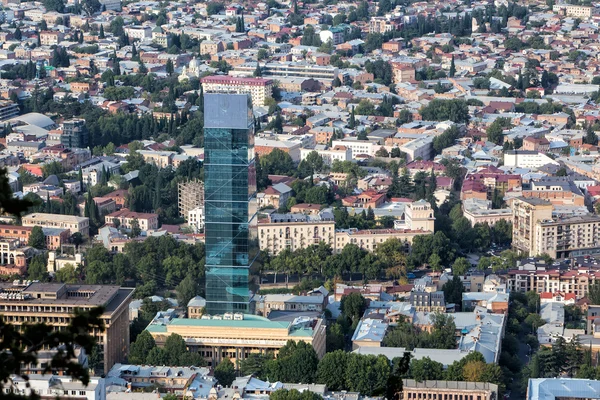 Luchtfoto op het centrum van Tbilisi, hoofdstad van Georgië — Stockfoto