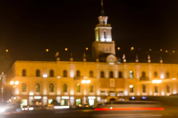 Plaza de la libertad en la noche en el centro de Tiflis con luz trai —  Fotos de Stock