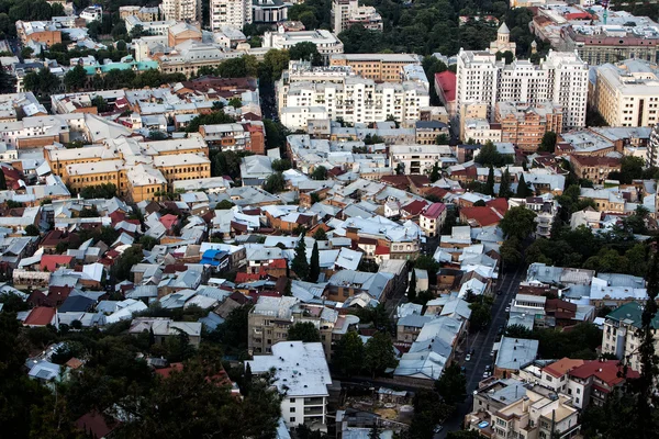 Luchtfoto op het centrum van Tbilisi, hoofdstad van Georgië — Stockfoto