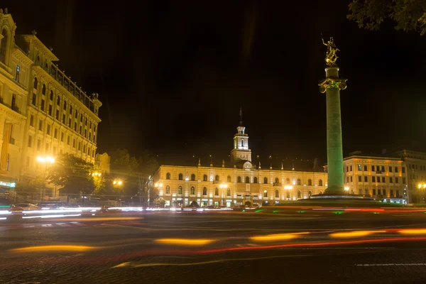 Der Platz der Freiheit in der Nacht im Zentrum von Tiflis mit Licht — Stockfoto