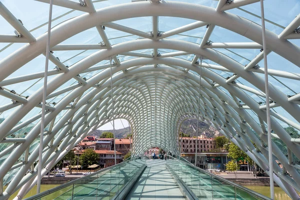 Friedensbrücke in Tiflis, Georgien — Stockfoto