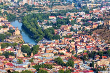  Tiflis, Gürcistan'ın başkenti merkezi üzerinde havadan görünümü