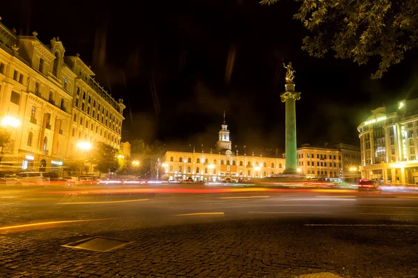 La plaza de la libertad por la noche en el centro de Tiflis con luz —  Fotos de Stock