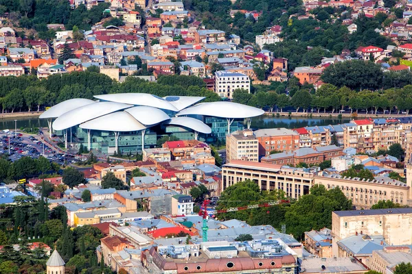 Luchtfoto op het centrum van Tbilisi, hoofdstad van Georgië — Stockfoto