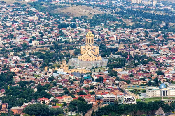 Luchtfoto op het centrum van Tbilisi, hoofdstad van Georgië — Stockfoto