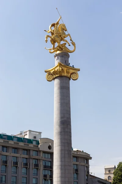 Statue de Saint Georges et le dragon à Tbilissi, Géorgie — Photo