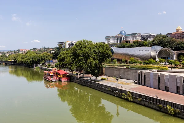 Exhibition Hall and Presidential Palace are the Modern Tbilisi — Stock Photo, Image