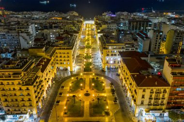 Selanik, Yunanistan - 4 Kasım 2020: Corona Virüsü, Selanik kentindeki ünlü Aristotelous Meydanı 'nın hava manzaralı tecridi.