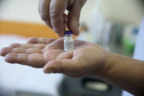 Thessaloniki Greece Decemper 2020 Nurse Holds Vial Pfizer Biontech Coronavirus — Stock Photo, Image