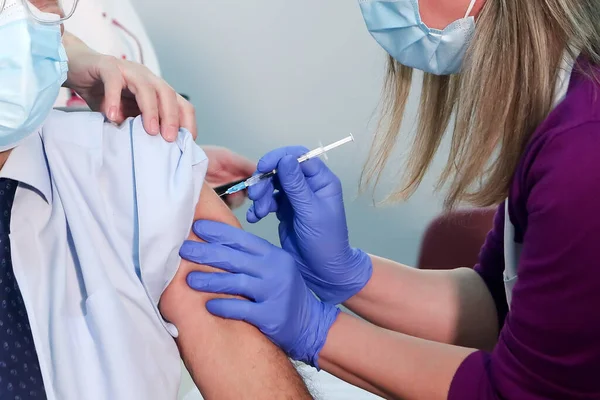 Thessaloniki Greece Decemper 2020 Member Medical Staff Receives Dose Pfizer — Stock Photo, Image