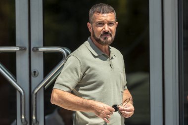 Selanik, Yunanistan - 3 Temmuz 2021. İspanyol aktör Antonio Banderas (C), aksiyon filmi 