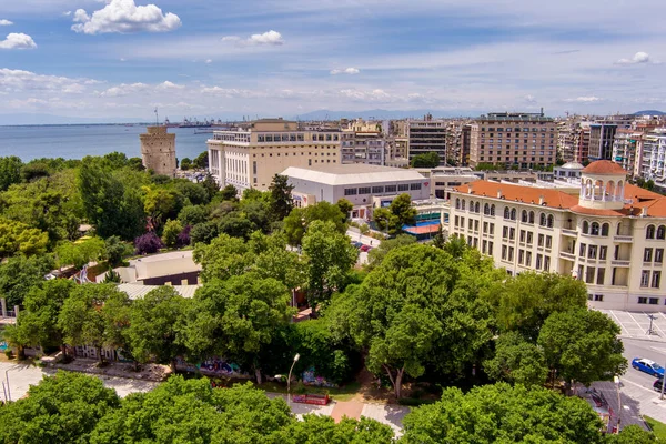 塞萨洛尼基市中心城市公园和希腊城市居民楼的空中景观 — 图库照片