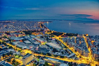 Günbatımında Selanik kentinin hava manzarası üniversiteler ve HELEXPO Uluslararası Sergi Merkezi, Kuzey Yunanistan