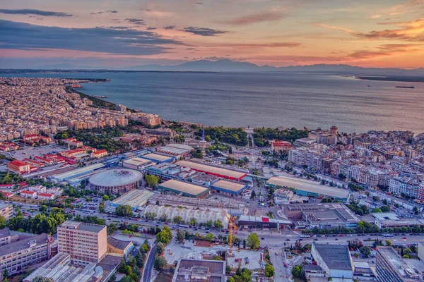 Flygfoto Över Staden Thessaloniki Vid Solnedgången Från Området För Universiteten — Stockfoto