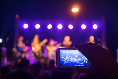 fan onun mobil canlı performans bant mavi tüyleri saatler