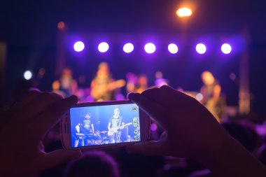 fan onun mobil canlı performans bant mavi tüyleri saatler