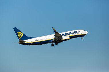  Yunanistan'da havayolu ryanair uçaktan çıkarıyor. Ryanair benim
