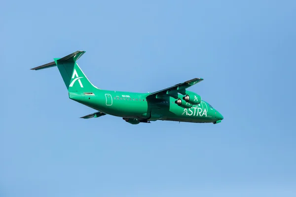 Un avión de la aerolínea Astra despega en Grecia. Astra Airlin — Foto de Stock
