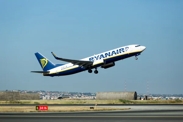  Yunanistan'da havayolu ryanair uçaktan çıkarıyor. Ryanair benim