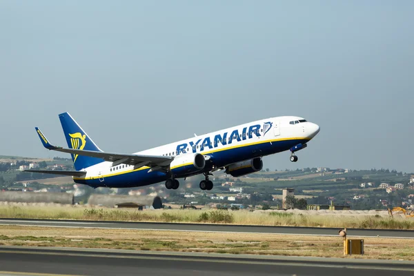  Yunanistan'da havayolu ryanair uçaktan çıkarıyor. Ryanair benim