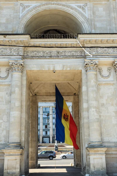 Siegesbogen auf dem Platz der Nationalversammlung, Chisinau, Moldawien. th — Stockfoto