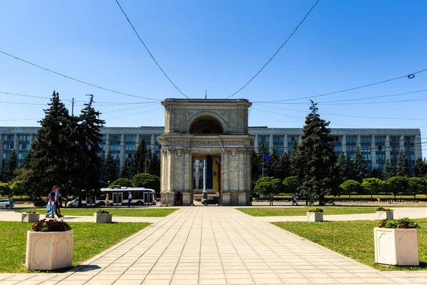 Millet Meclisi kare, Kişinev, moldova zafer kemeri. inci — Stok fotoğraf