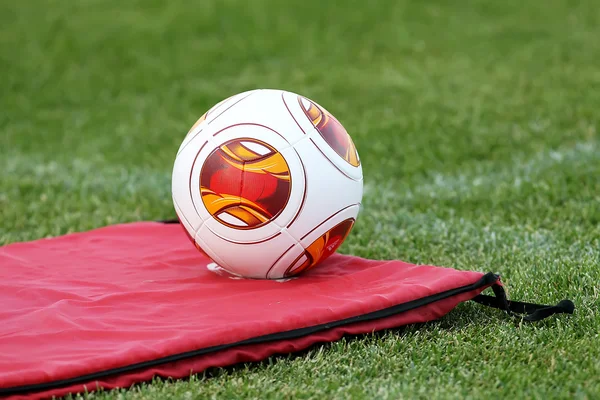 Europa League ballen op het veld met matras tijdens de trein — Stockfoto