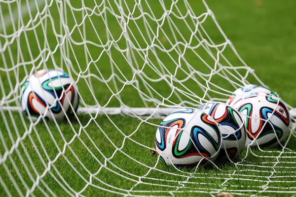 Griekse superleague brazuca (mundial) ballen in net tijdens paok tra — Stockfoto