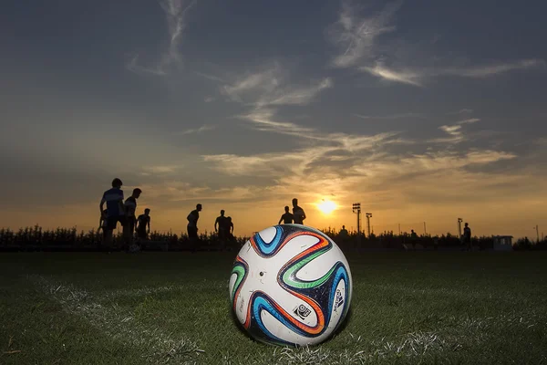 Grego Superleague Brazuca (Mundial) bola no campo durante o — Fotografia de Stock