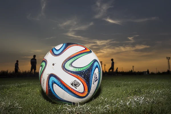 Grego Superleague Brazuca (Mundial) bola no campo durante o — Fotografia de Stock