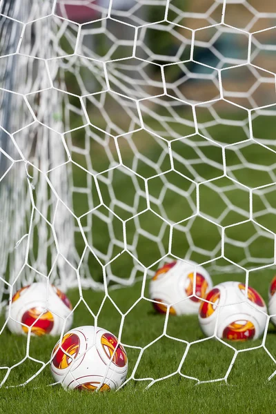 THESSALONIKI, GREECE, OCTOBER 22, 2013: Europa League balls in net during Paok training in Thessaloniki, Greece. — Stock Photo, Image