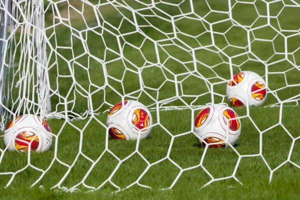 Europa League balls in net during Paok training in Thessaloniki, — Stock Photo, Image