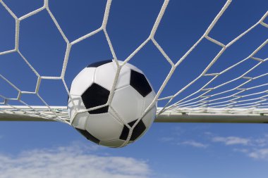 futbol futbol gol gökyüzü alanı ile net.