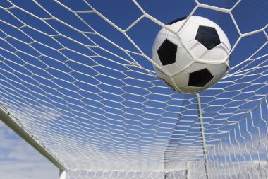 futbol futbol gol gökyüzü alanı ile net.