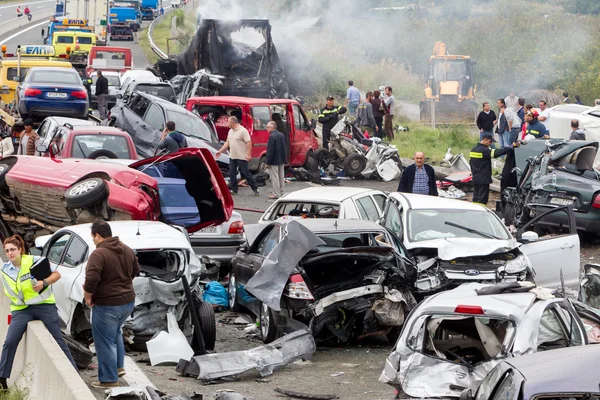 Large truck crashed into a number of cars and 4 people were kil — Stock Photo, Image