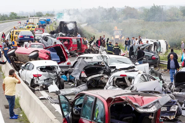 Large truck crashed into a number of cars and 4 people were kil — Stock Photo, Image