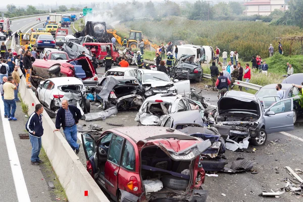 Large truck crashed into a number of cars and 4 people were kil — Stock Photo, Image